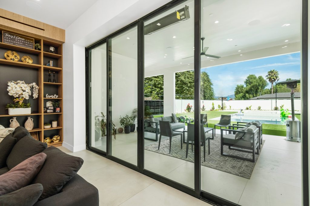 Angled front view with bag zipped and handles upright.