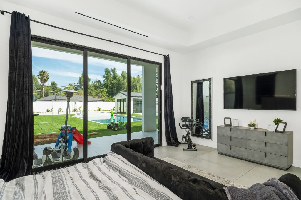 Angled front view with bag zipped and handles upright.